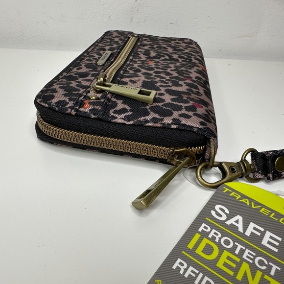 NWT TRAVELON RFID Animal Cheetah Leopard Passport Zip Around Wristlet Wallet - Picture 4 of 7